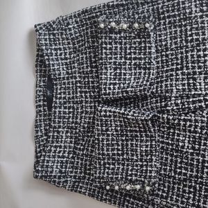 Up! Houndstooth impressionistic design straight flat front trousers Size 8